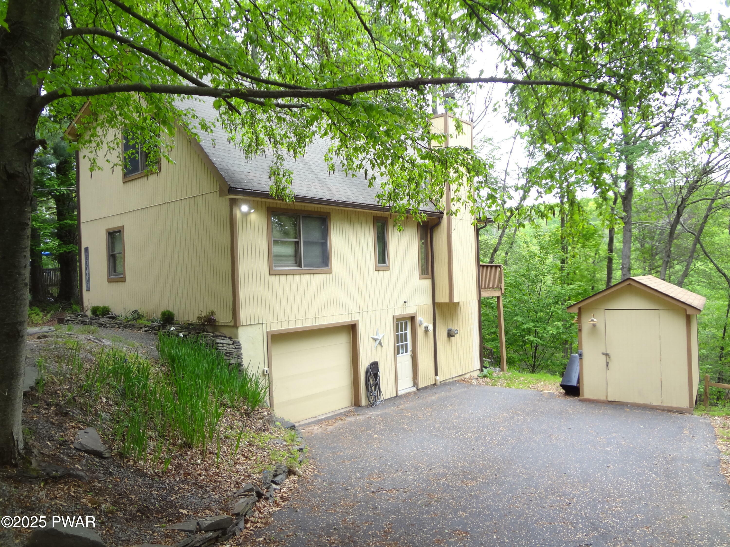 104 Briarwood Drive  Greentown PA 18426 photo