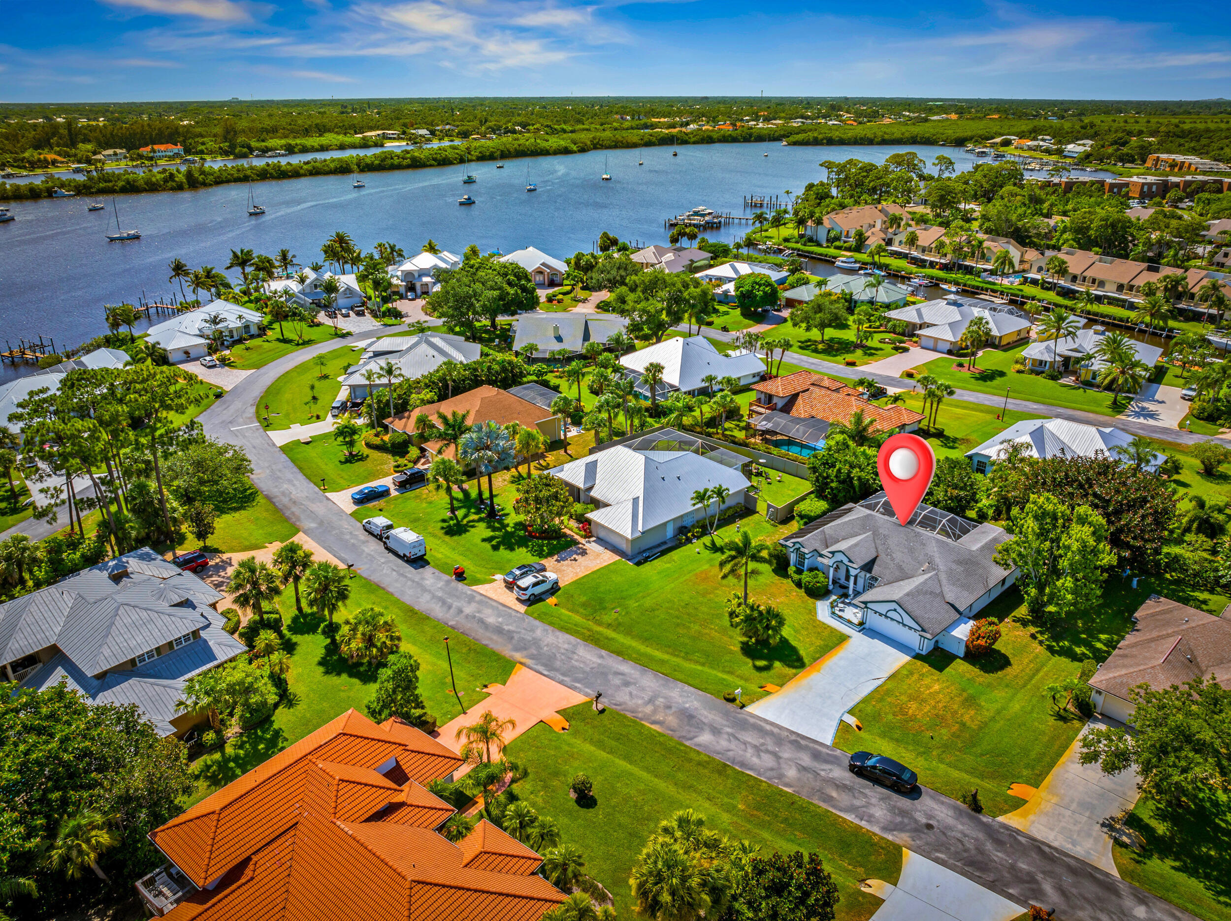 Property Photo: 1104 SE Strathmore Drive FL 34952