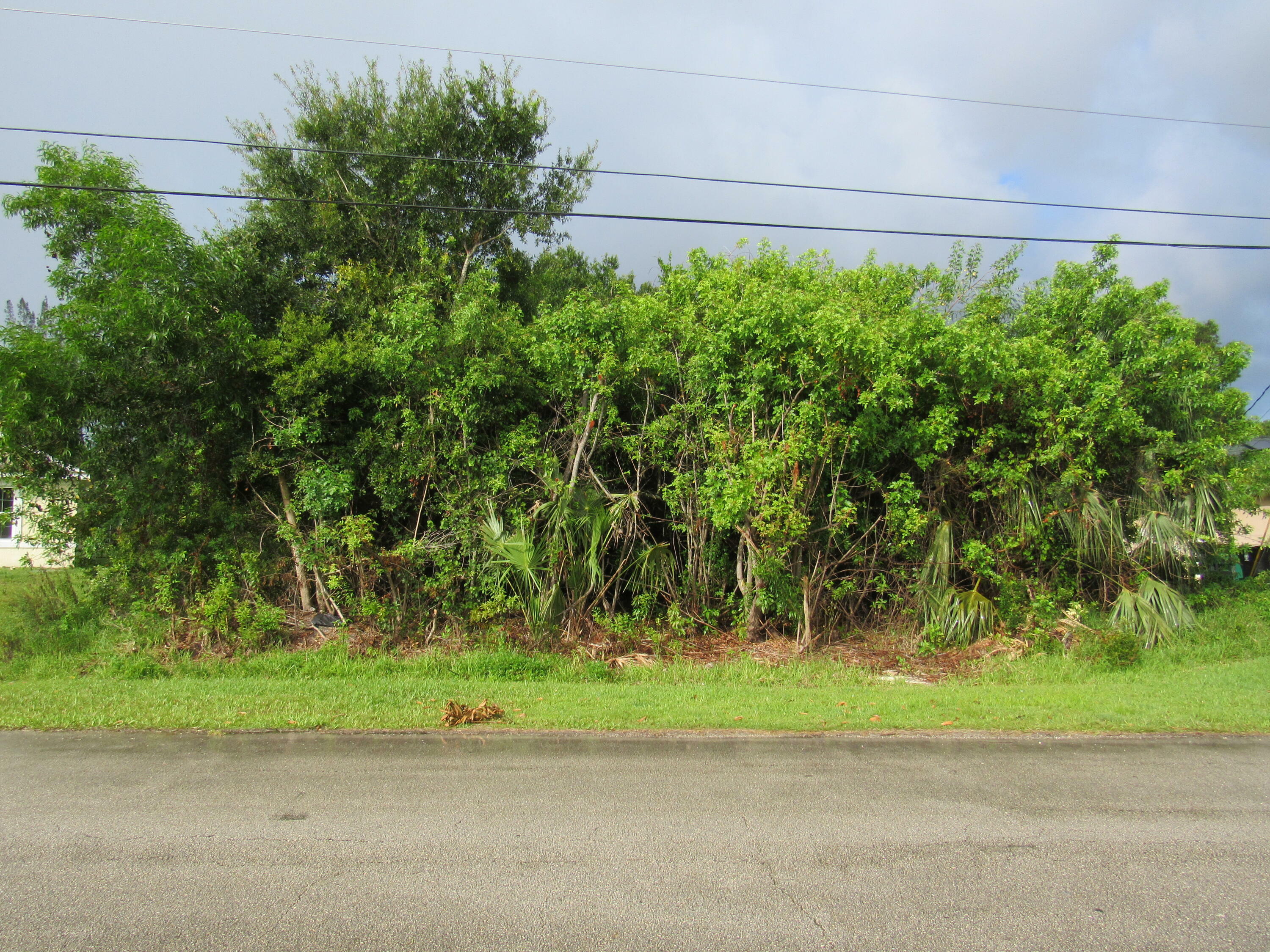 Property Photo: 5246 NW East Piper Circle FL 34986