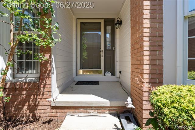 Property Photo: 39444 Village Run Drive 221 MI 48168