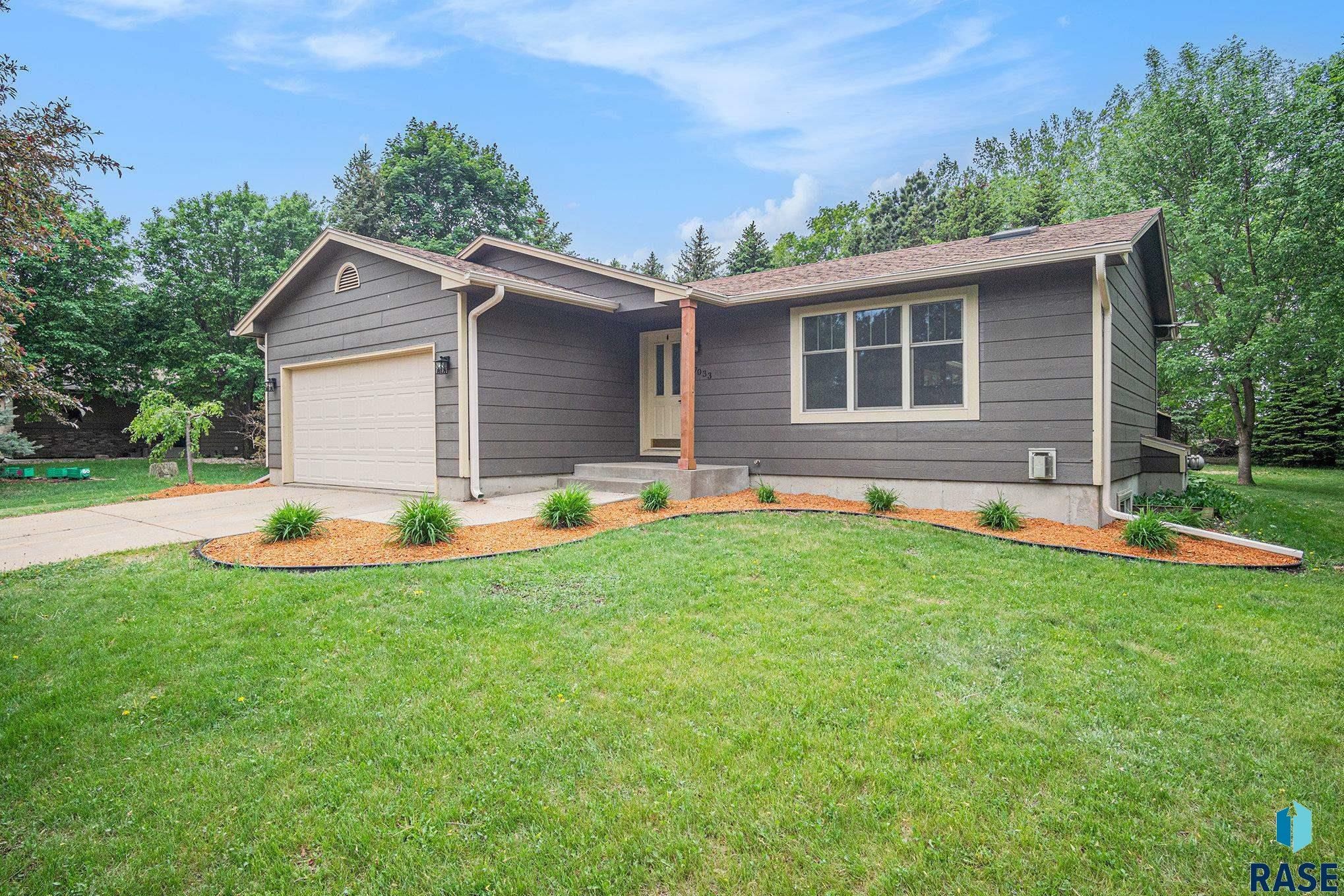Property Photo: 27033 Revillo Pl SD 57108