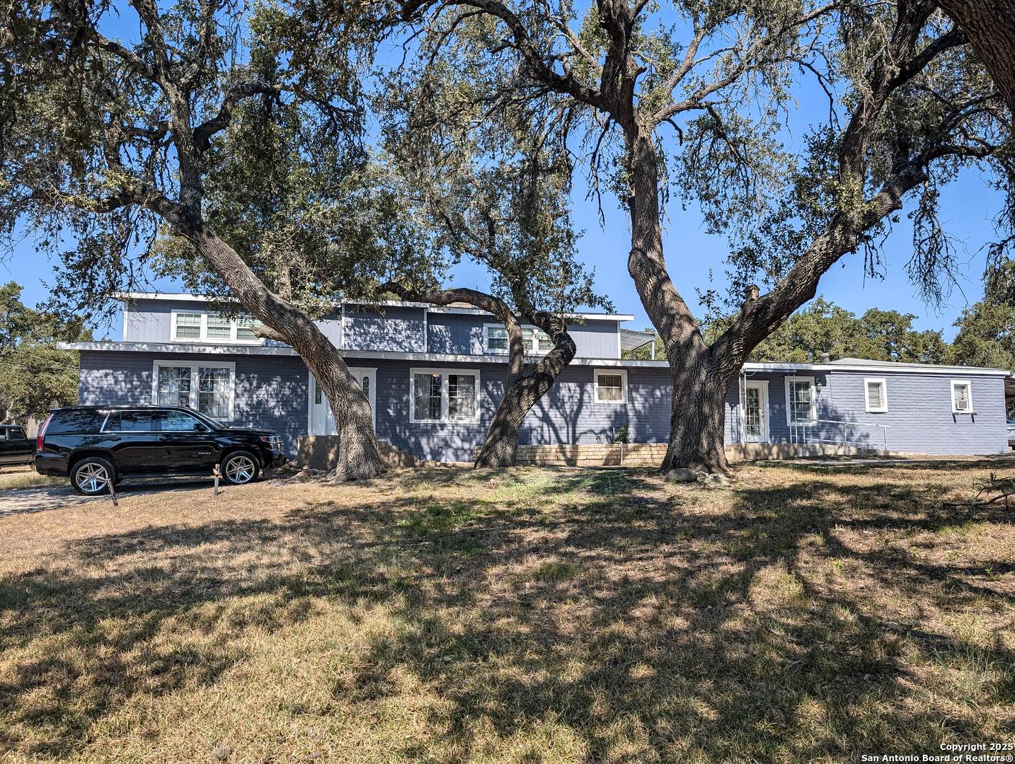 Property Photo: 1201 Oblate TX 78133