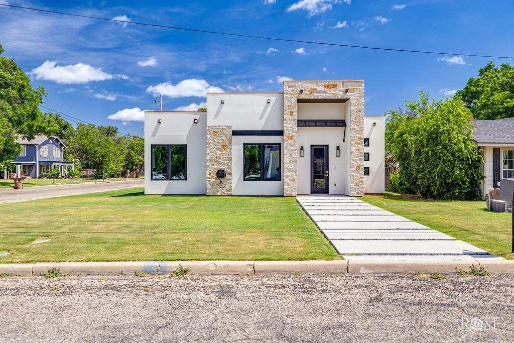 Property Photo:  726 W Ave I  TX 76901 