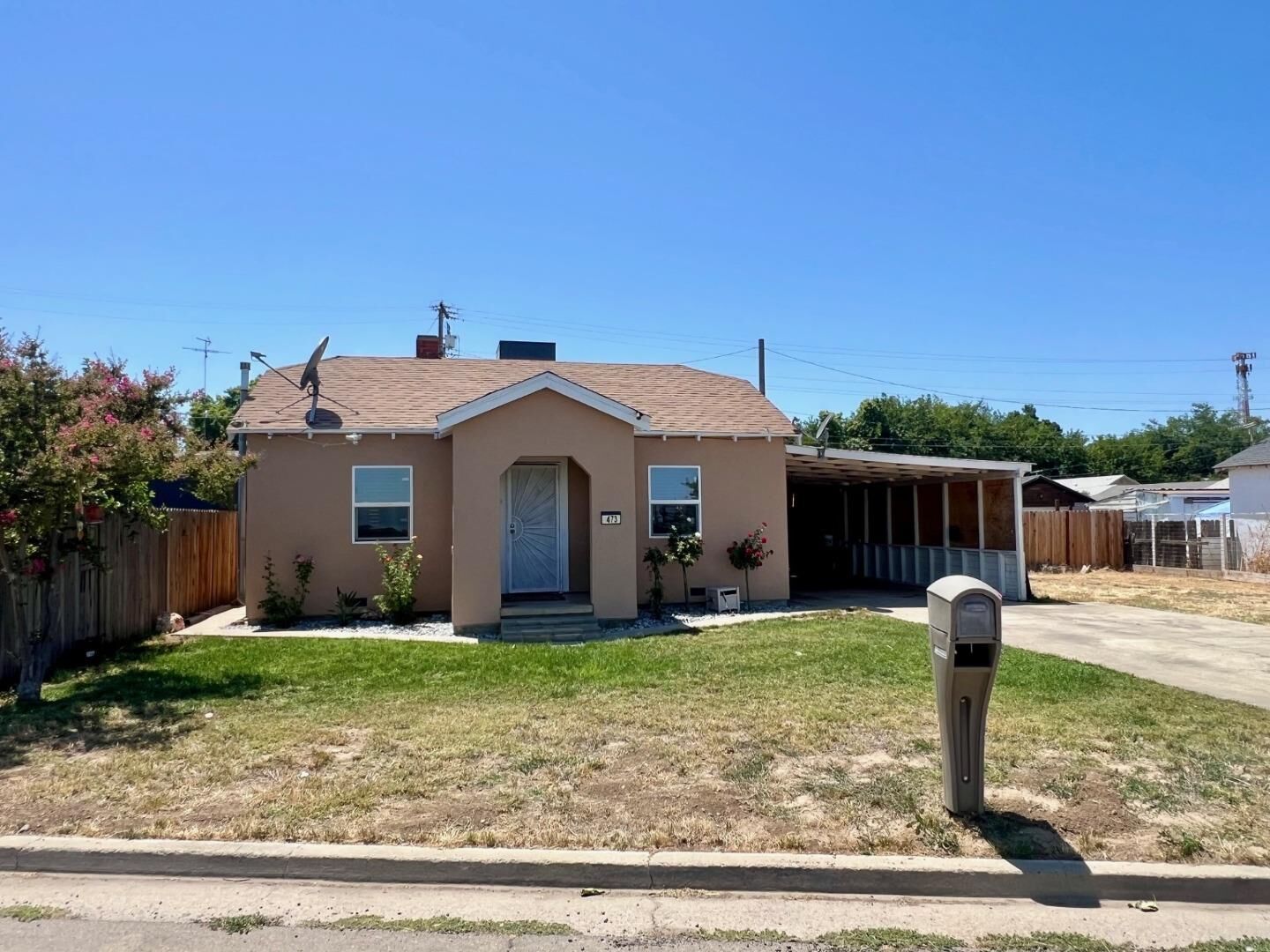 Property Photo: 473 East Avenue CA 95322