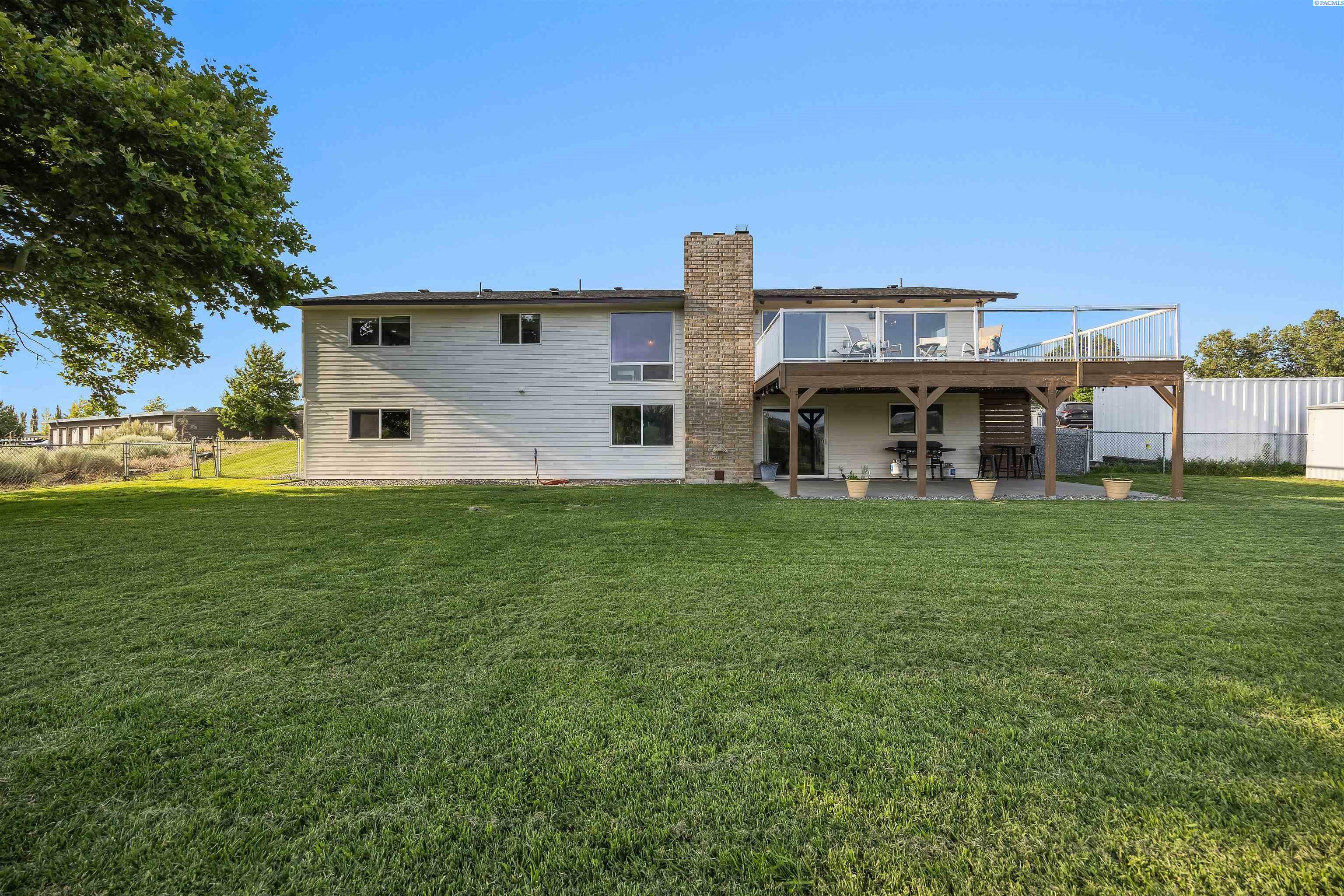 Property Photo:  2527 Duportail St  WA 99352 