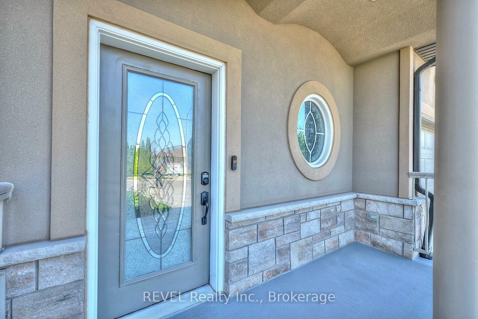 Property Photo: 8446 Jennifer Crescent ON L2H 0J3