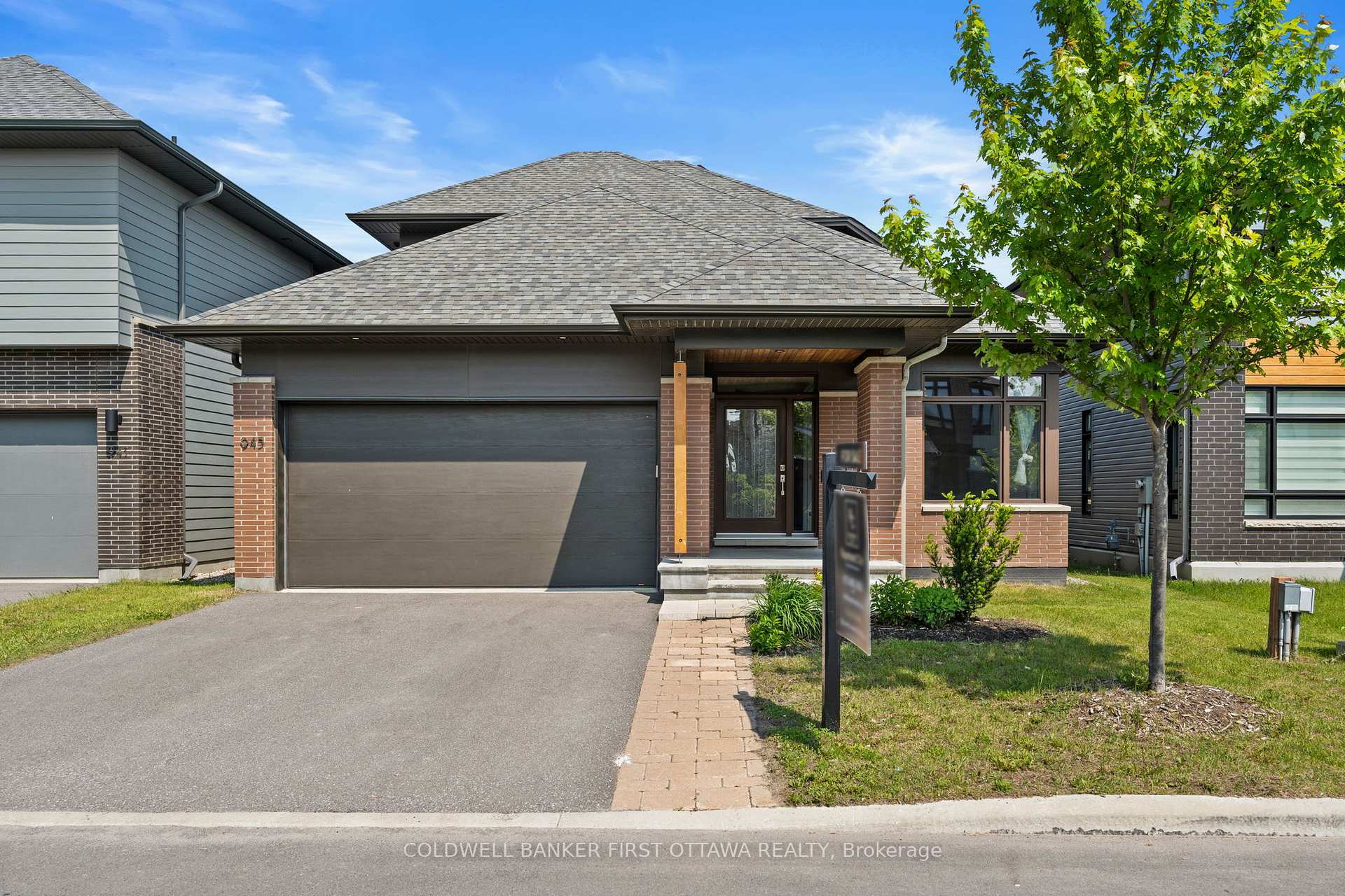 Photo de la propriété: 945 Islington Way ON K1T 0T7
