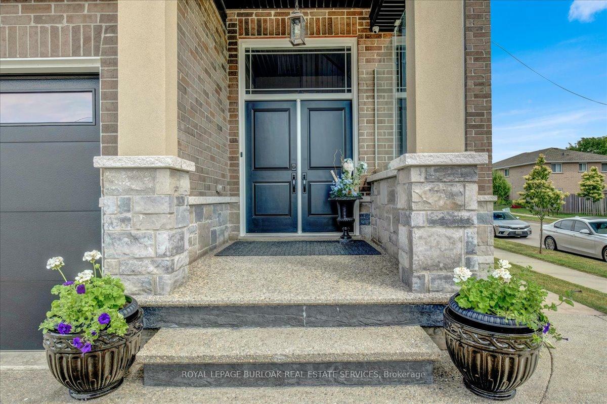 Property Photo: 89 Eleanor Avenue ON L8W 1C8