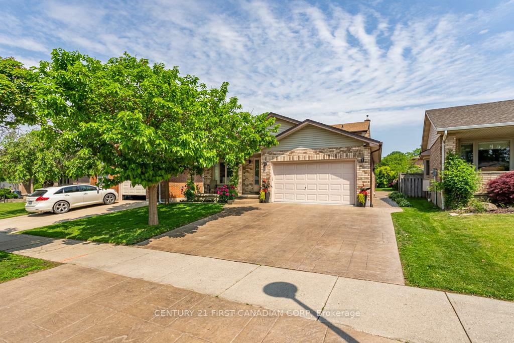 Photo de la propriété: 169 Ashley Crescent ON N6E 3P9