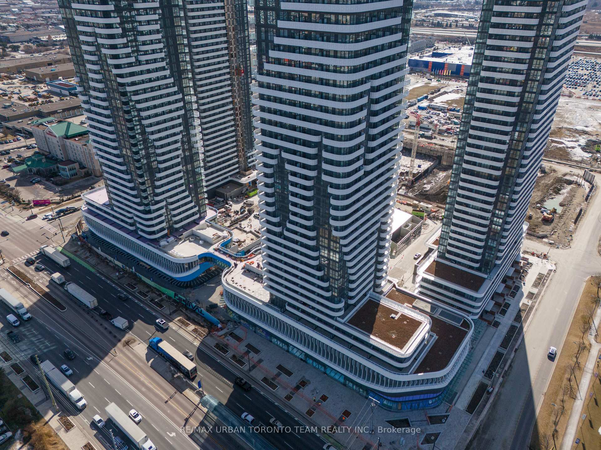 Property Photo: 28 Interchange Way 605 ON L4K 0P8