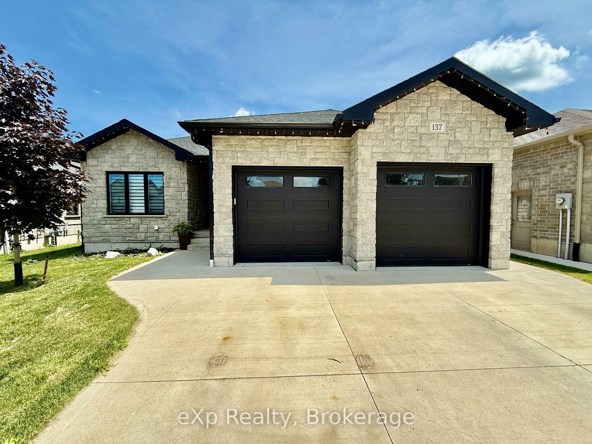 Property Photo: 137 17th Avenue A Avenue ON N4N 0B5