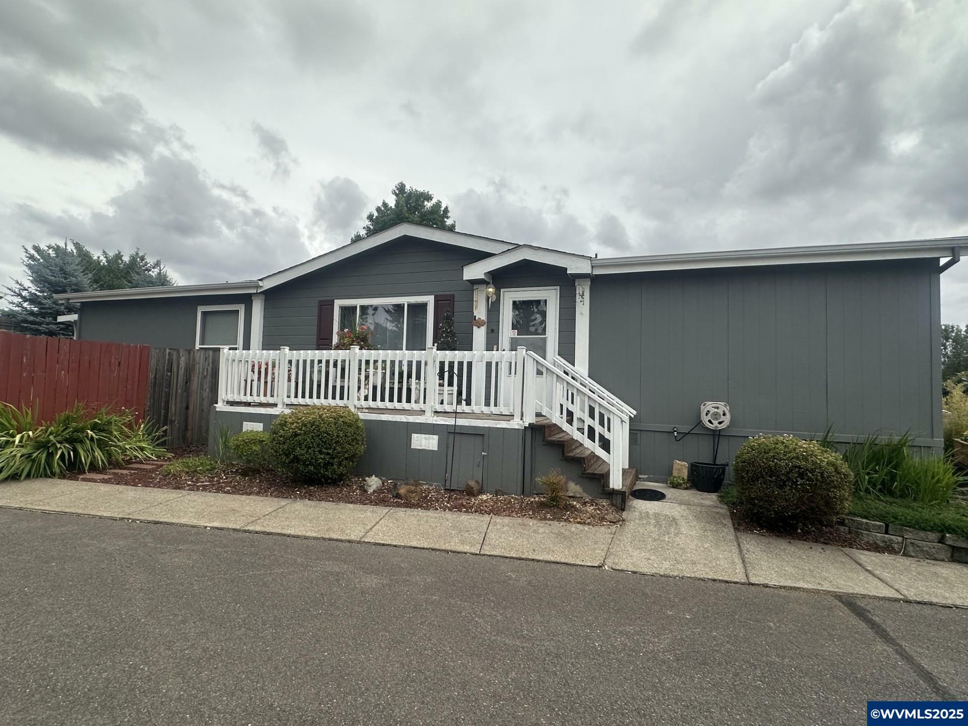 Property Photo: 2000 Robins (#8) Ln SE 8 OR 97306