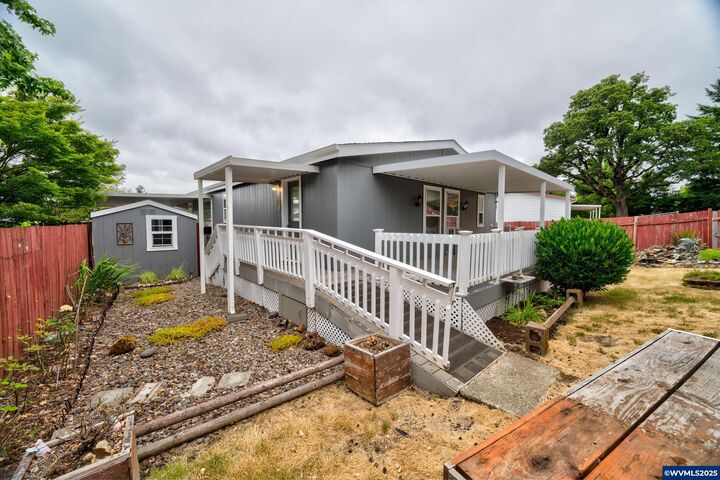 Property Photo:  2000 Robins (#8) Ln SE 8  OR 97306 