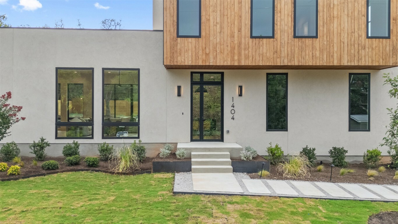 Property Photo: 1404 Lipan Trail TX 78733