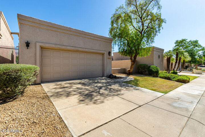 Property Photo: 8725 E Vía Del Arbor -- AZ 85258