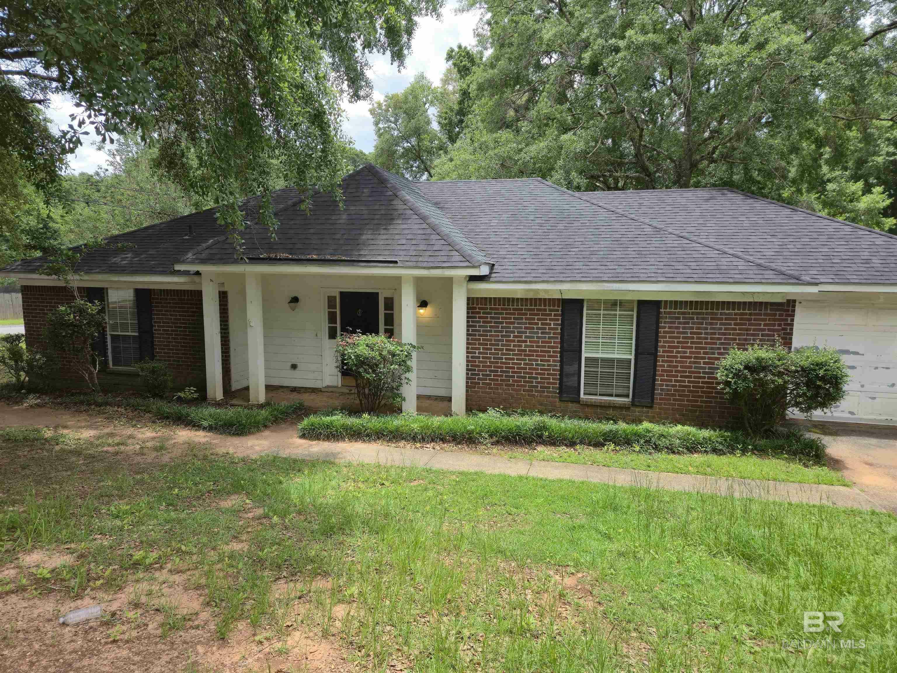 Property Photo: 9325 S Seven Hills Curve AL 36695