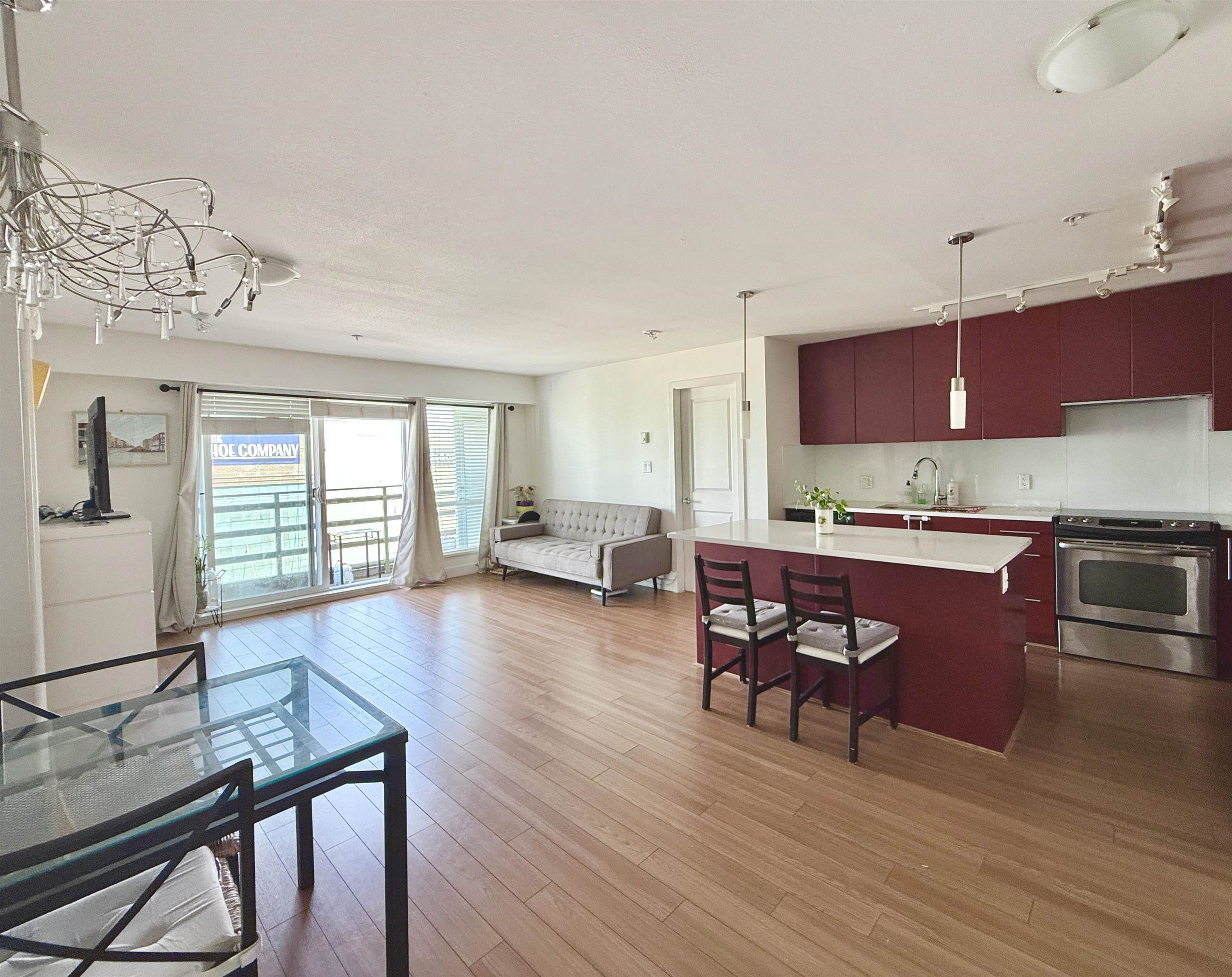 Property Photo: 15745 Croydon Drive 205 BC V3Z 2L5