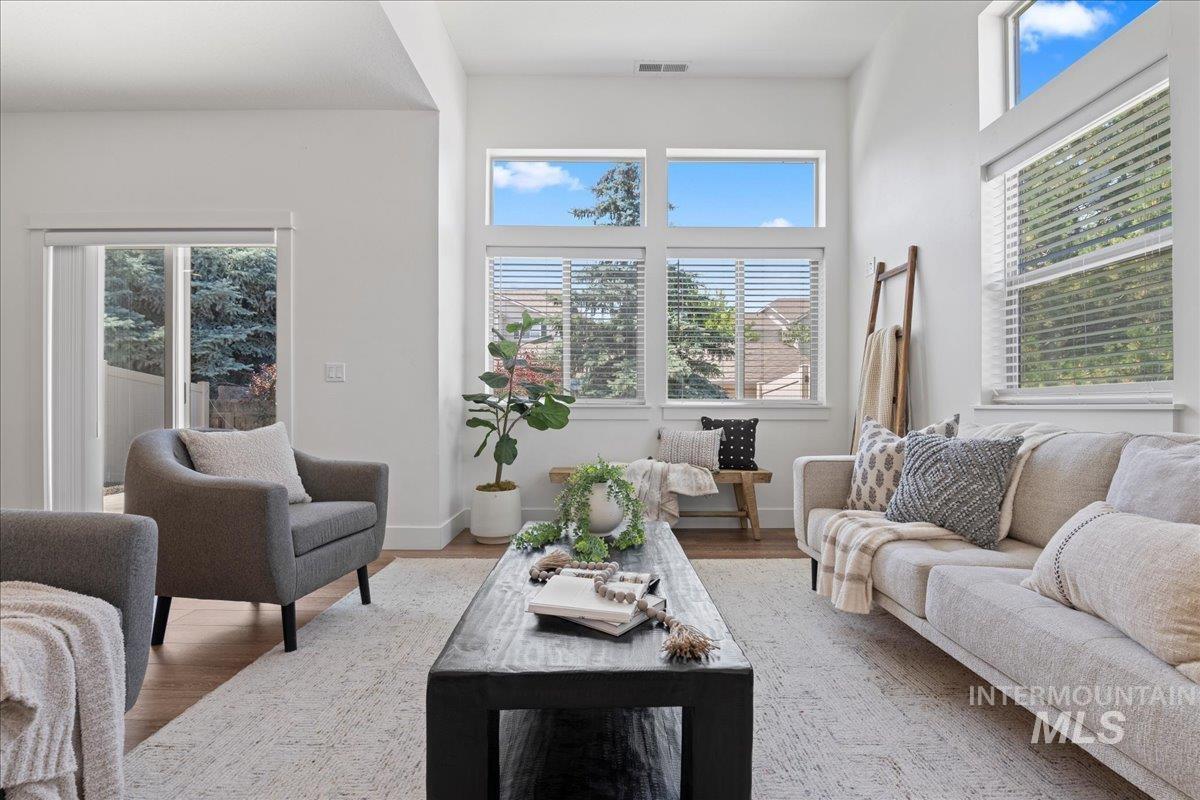 Property Photo:  1447 N Pineview Lane  ID 83713 