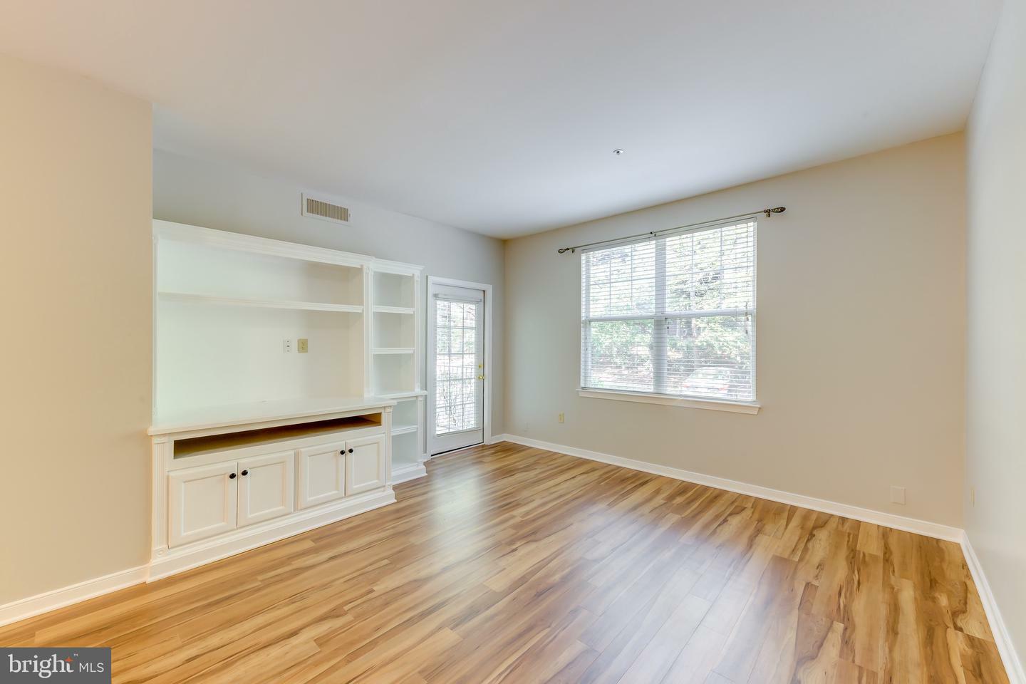 Property Photo: 1625 International Drive 109 VA 22102
