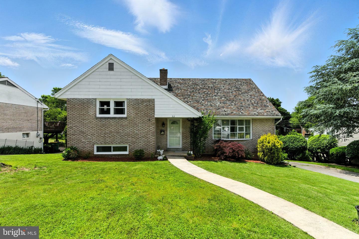 Property Photo: 312 Wellington PA 19609