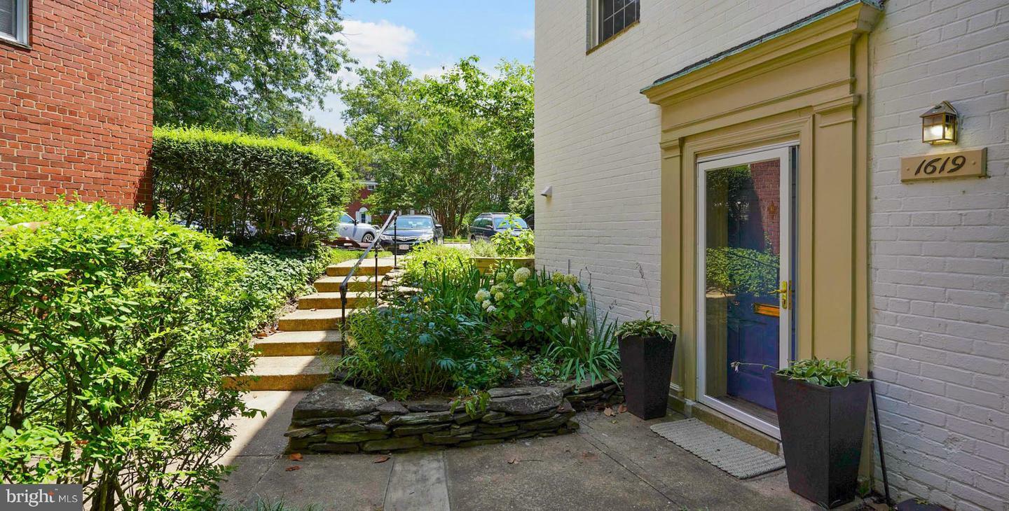 1619 Ripon Place  Alexandria VA 22302 photo