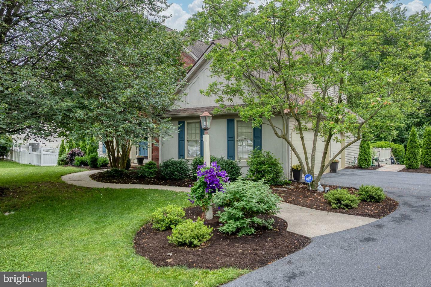 16 Fox Hollow Drive  Lancaster PA 17602 photo