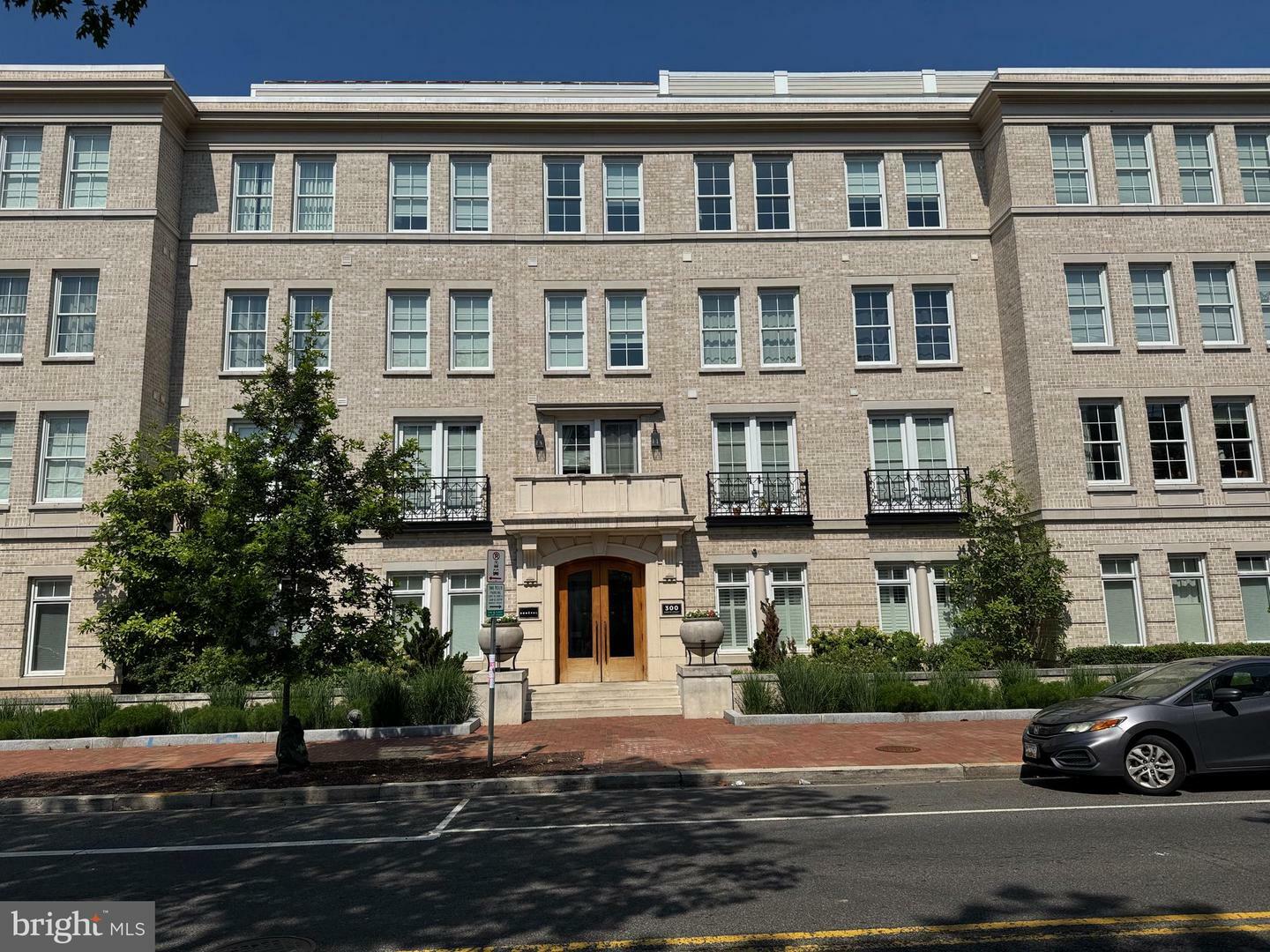 Property Photo:  300 8th Street NE 102  DC 20002 