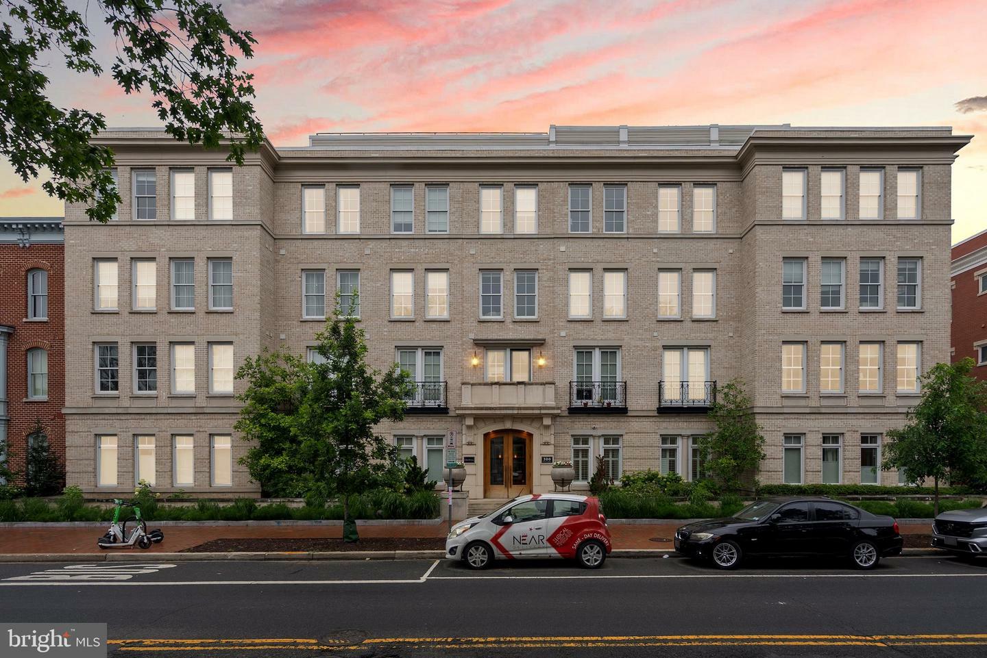 Property Photo:  300 8th Street NE 102  DC 20002 