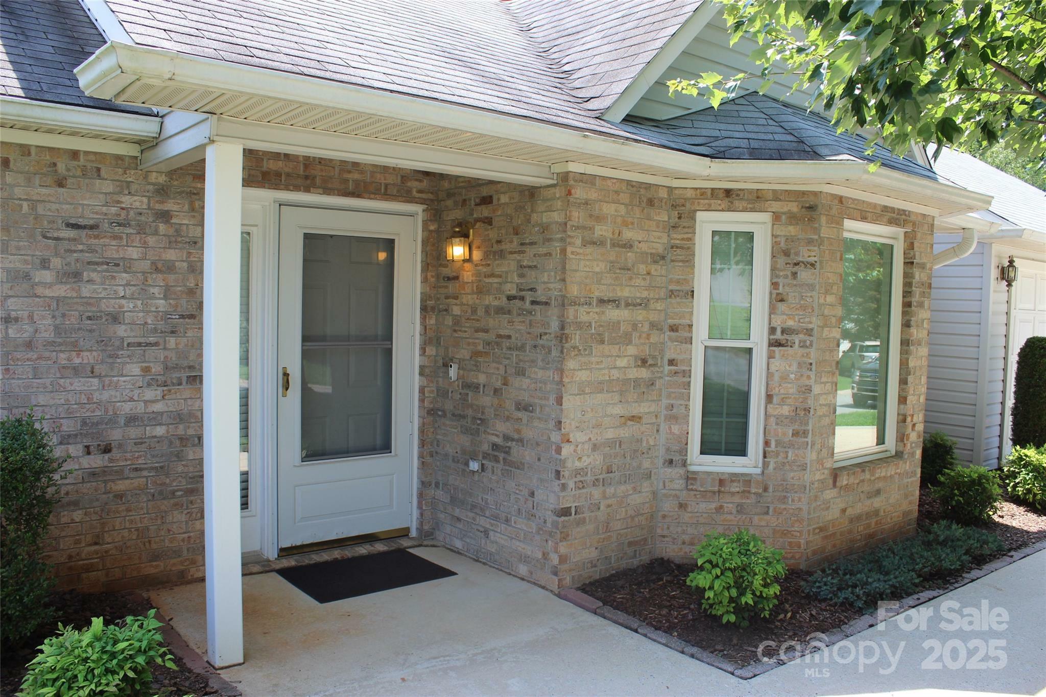 Property Photo: 4 Gatehouse Court NC 28803