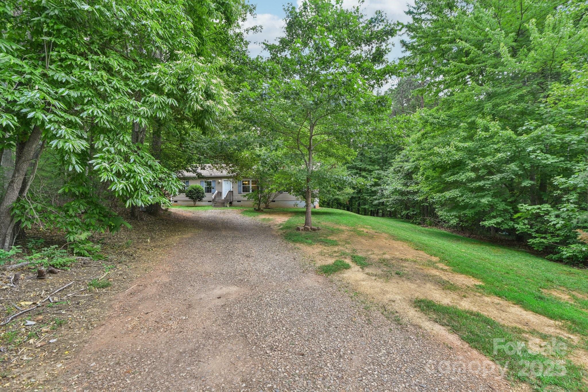 Property Photo: 44 Bachelder Lane NC 28715