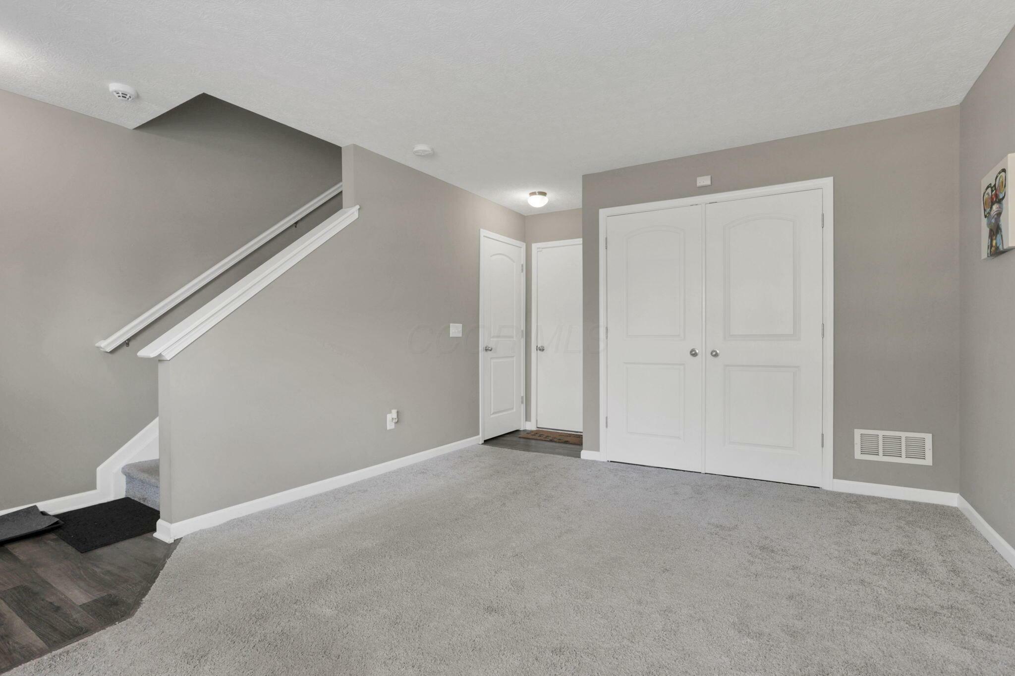 Property Photo:  280 Autumn Ridge Circle  OH 43147 