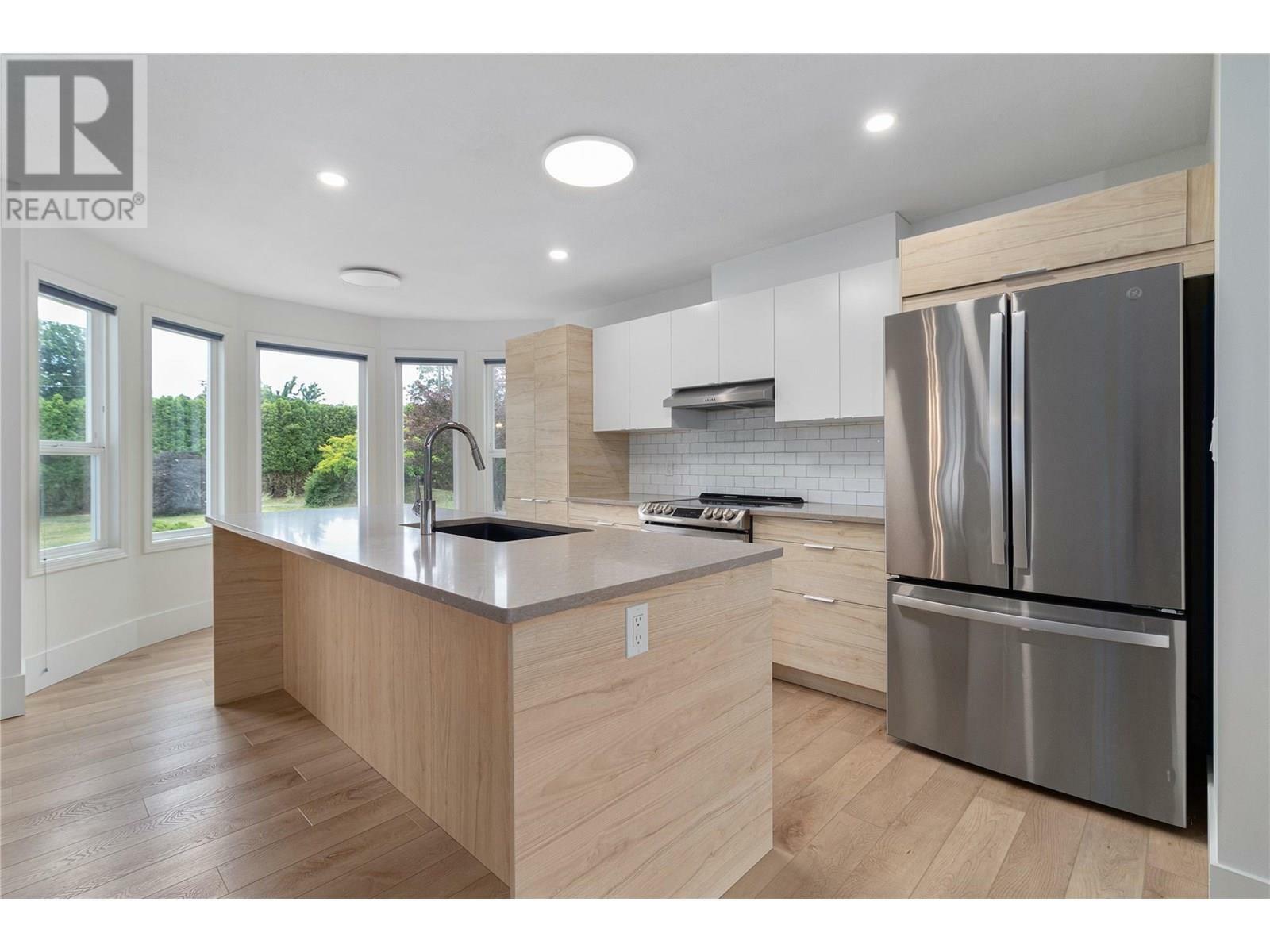 Property Photo: 810 Westbrook Drive BC V1Z 1R3