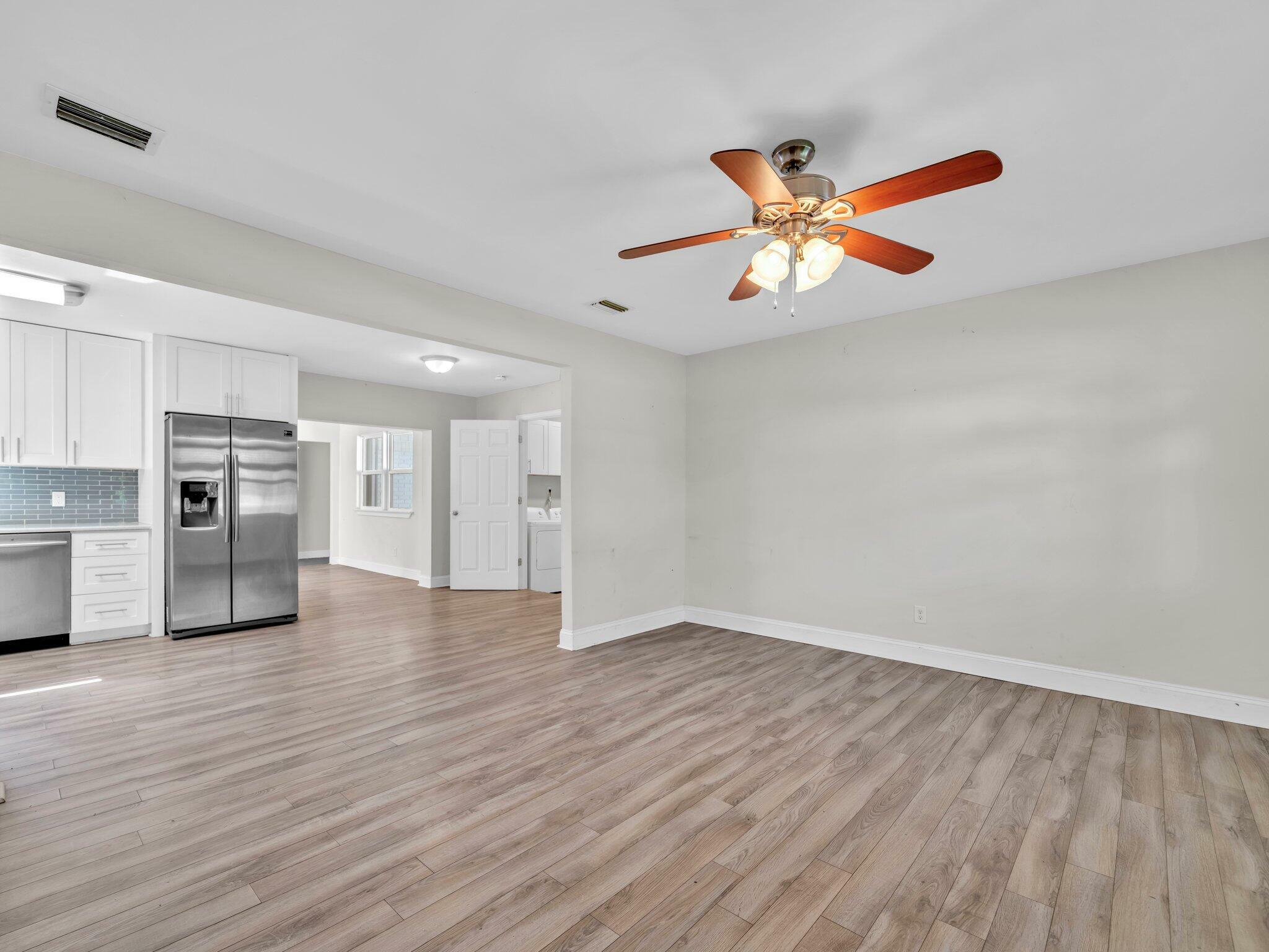 Property Photo: 412 Primrose Lane FL 32541