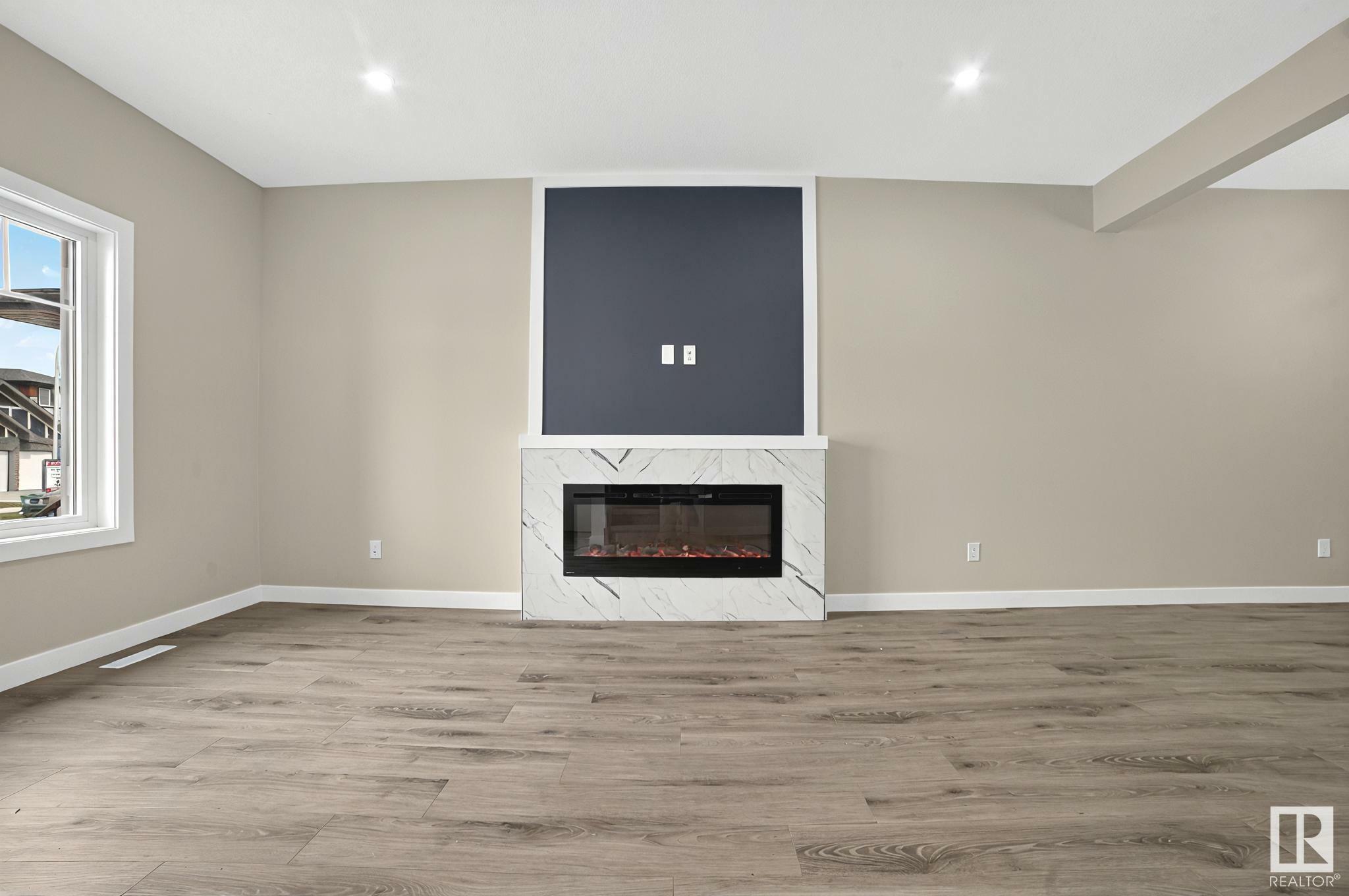 Photo de la propriété: 10233 92A Avenue AB T8R 2R4