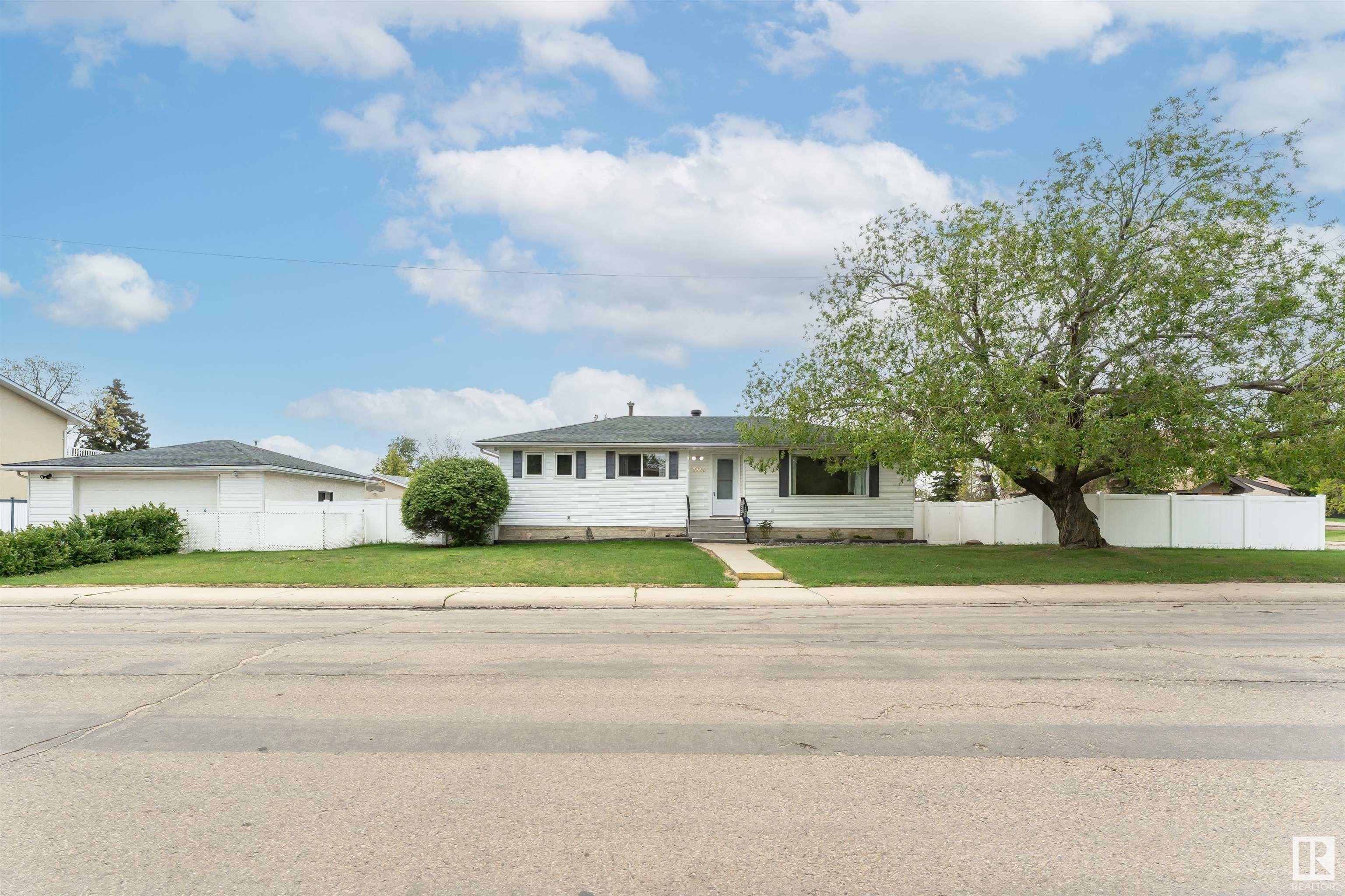 Property Photo: 7311 138 Avenue NW AB T5C 2L9
