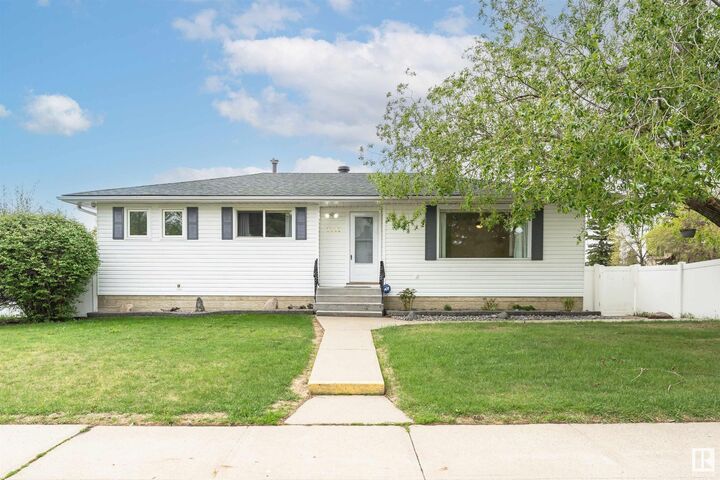 Photo de la propriété:  7311 138 Avenue NW  AB T5C 2L9 