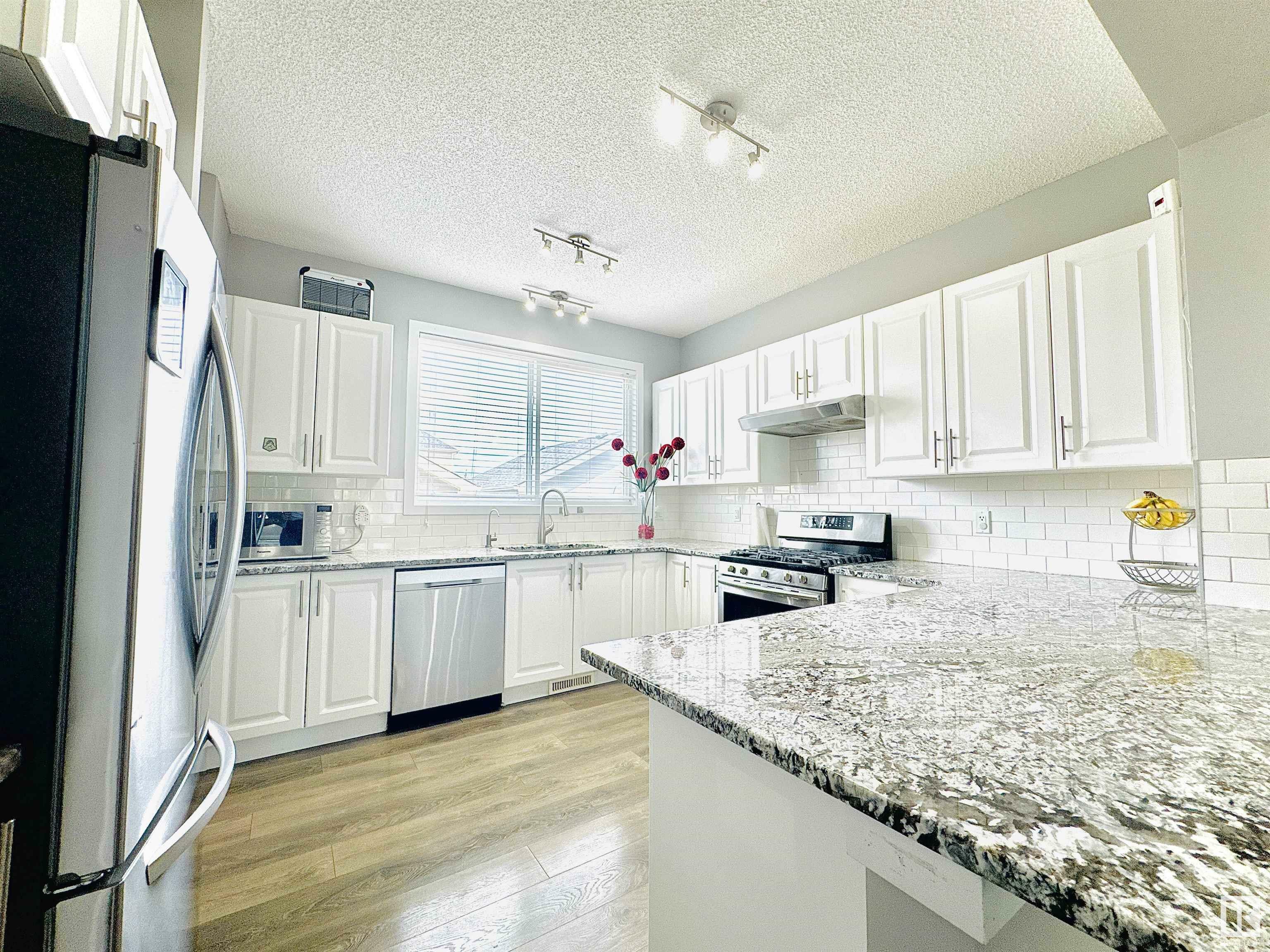 Photo de la propriété: 5832 Anthony Crescent SW AB T6W 3H5