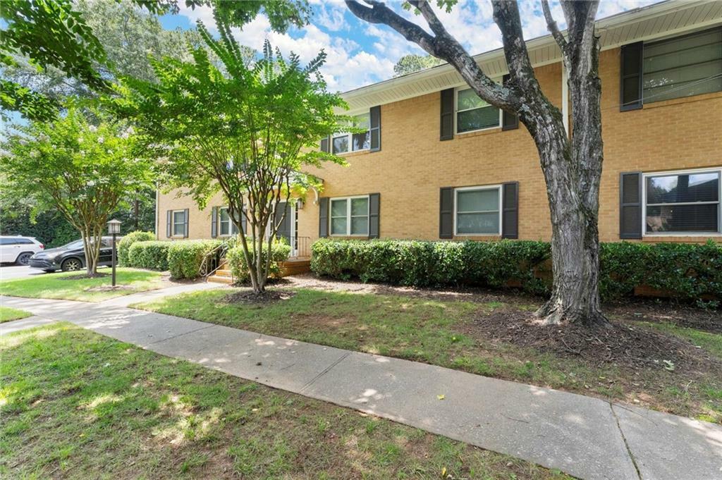 Property Photo: 3510 Roswell Road NW N3 GA 30305