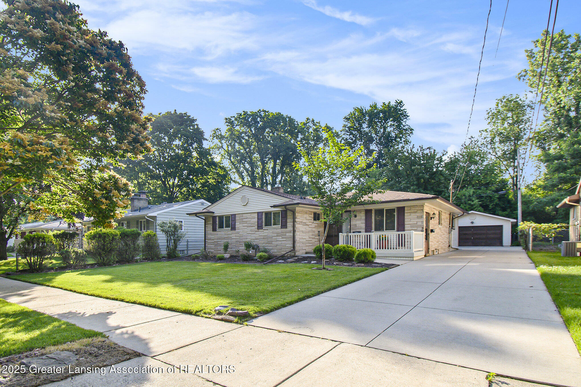 Property Photo:  1809 S Holly Way  MI 48910 