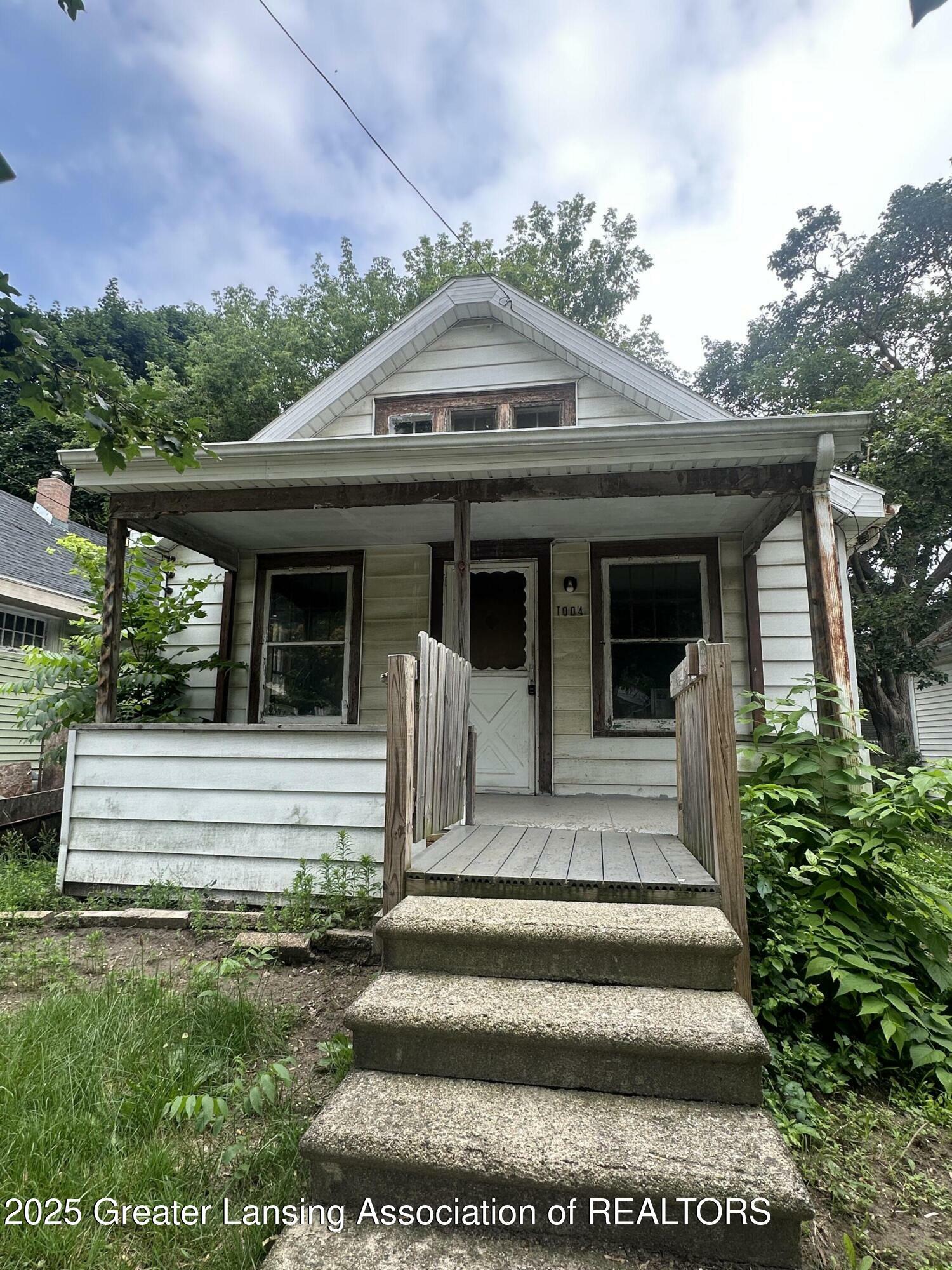 Property Photo: 1004 McCullough Street MI 48912