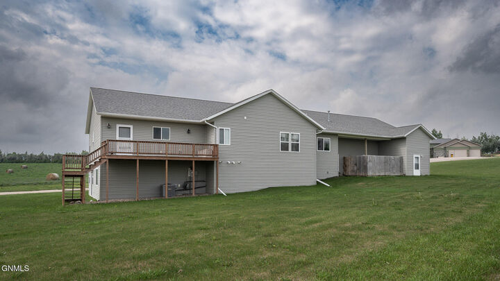 Property Photo: 900 Progress Place ND 58576