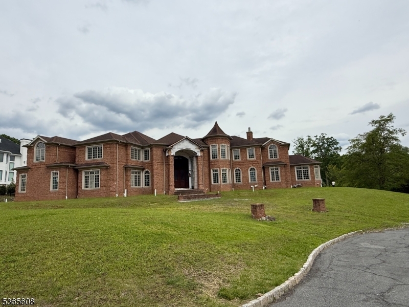 Property Photo: 11 Grasmere Ct NJ 07039