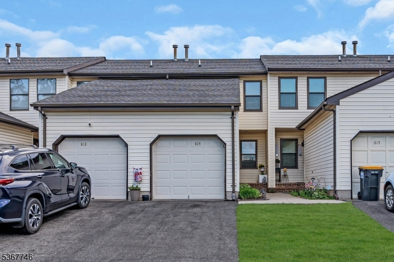 614 Almond Ct  Raritan Twp. NJ 08822 photo