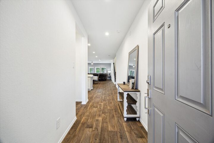 Property Photo:  922 Forest View  TX 77357 
