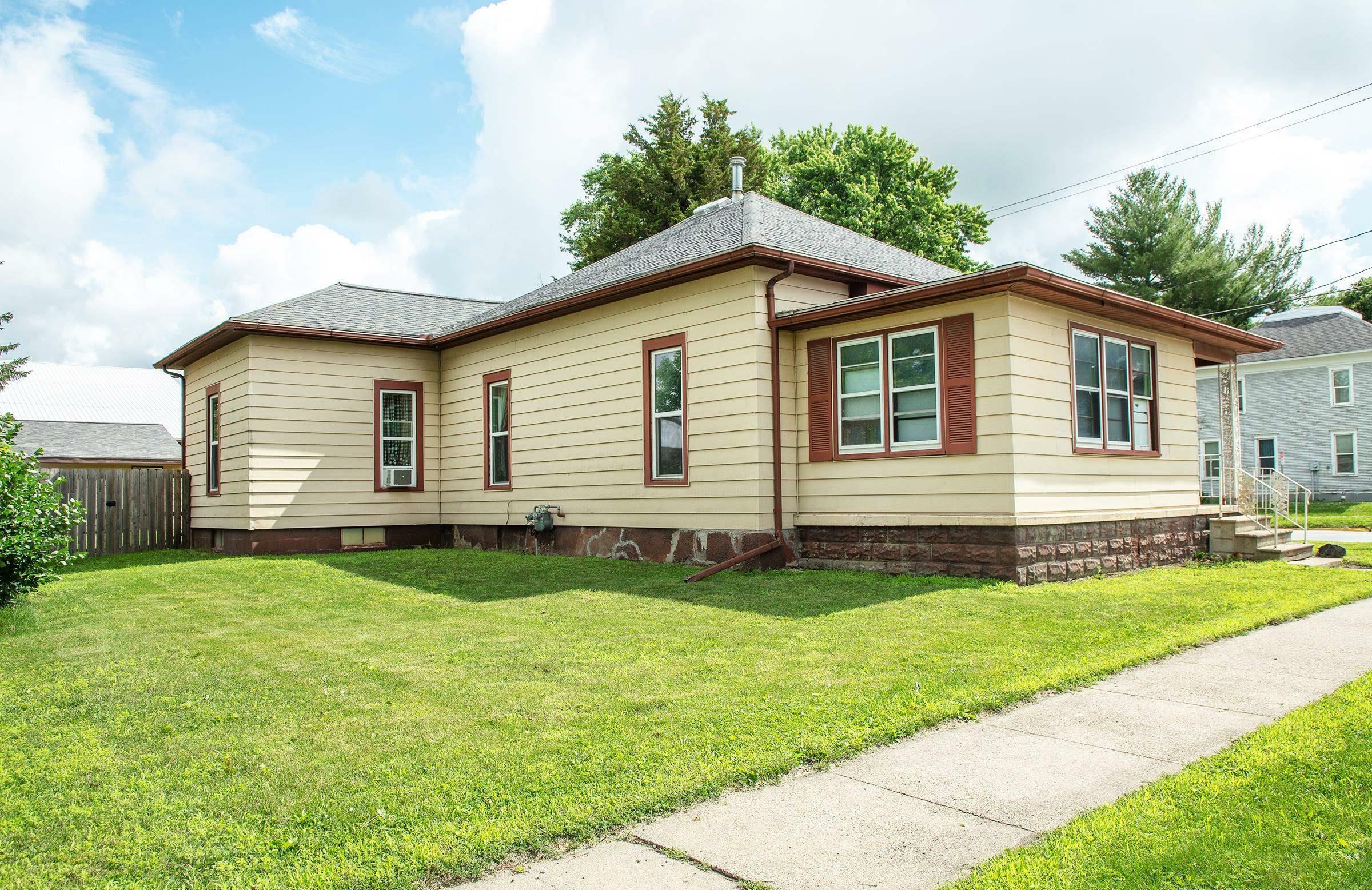 Property Photo: 502 NW 5th Avenue IA 50677