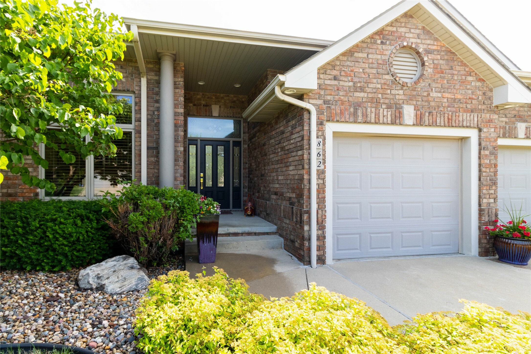 Property Photo: 862 Glen Oaks Terrace IA 50266