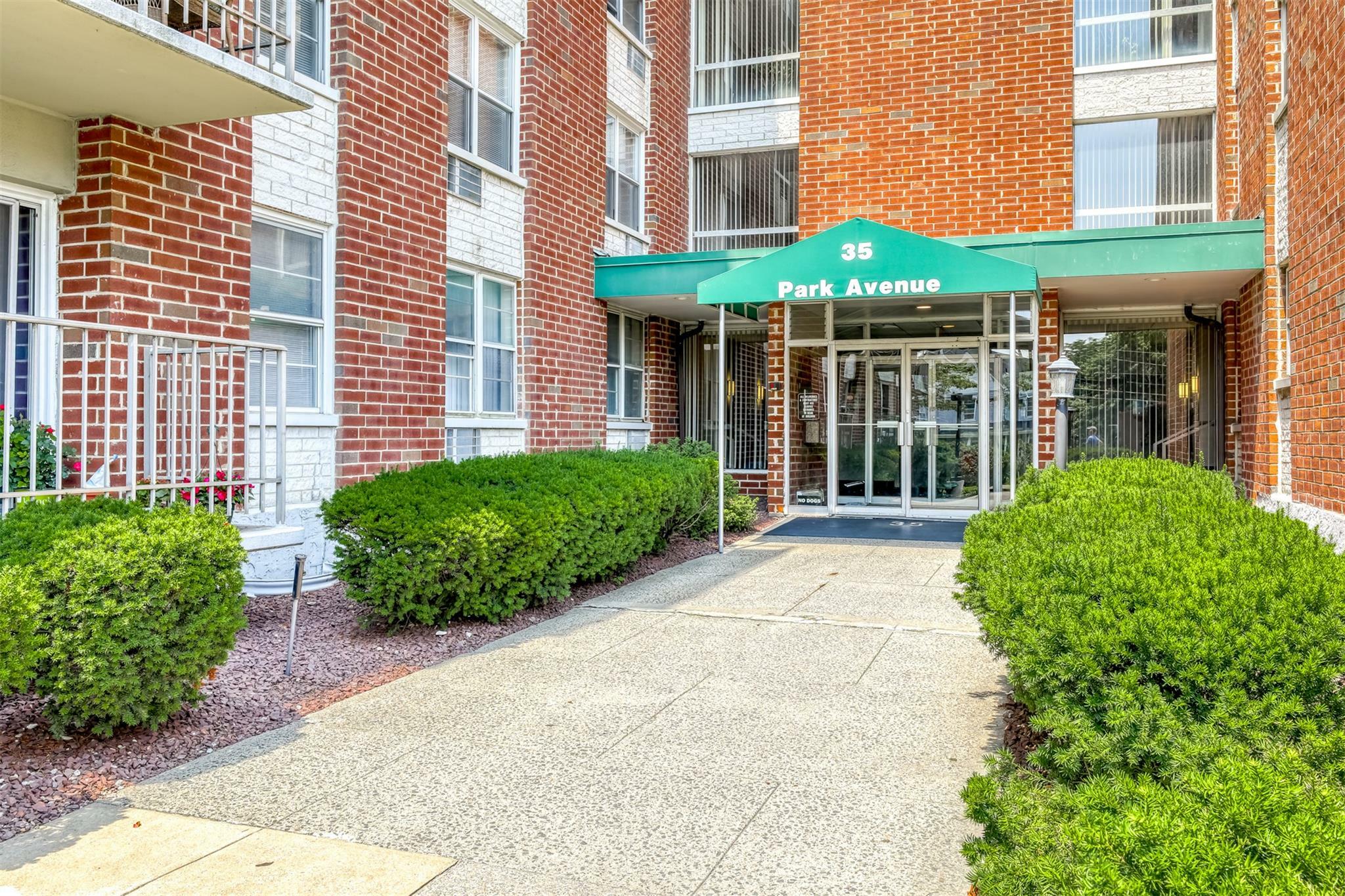 Property Photo: 35 Park Avenue 2T NY 10901