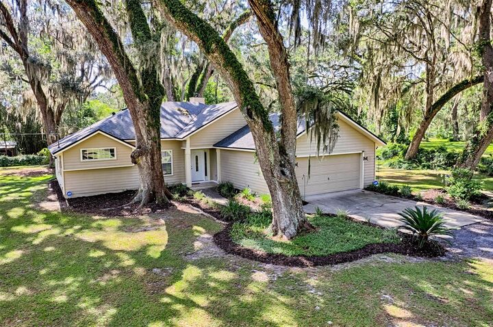 Property Photo:  6505 SW 135th Place  FL 32618 