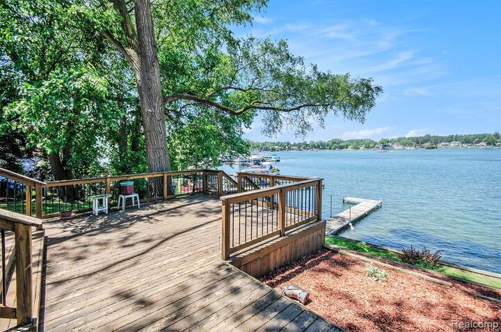 Property Photo:  2058 S Long Lake Road  MI 48430 1485 