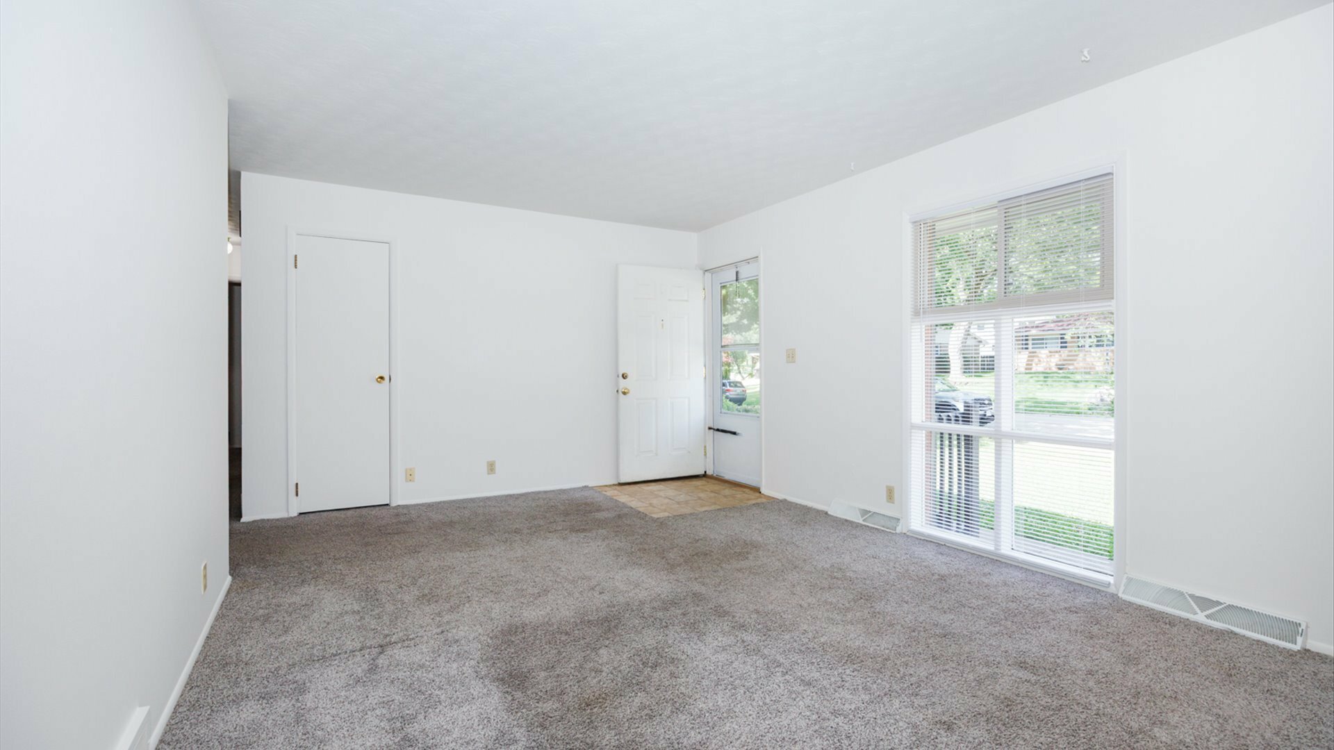 Property Photo: 17 Kingswood Drive IL 61761